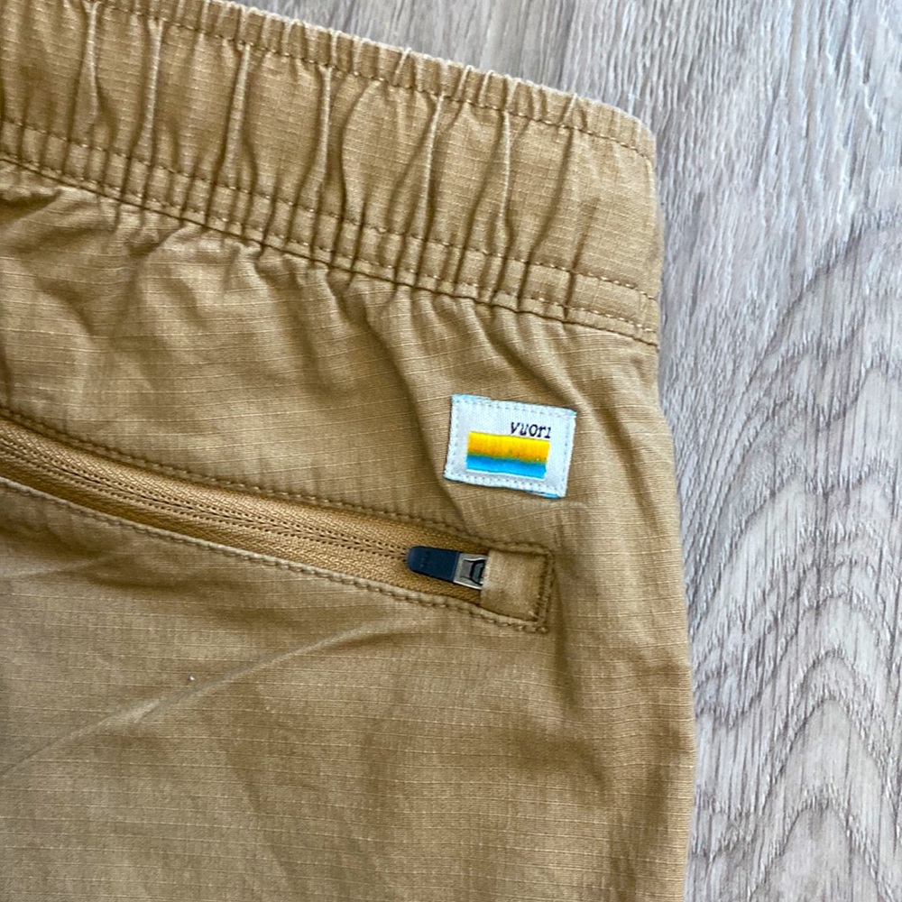 Vuori Ripstop Pant in Khaki - Picture 6 of 8